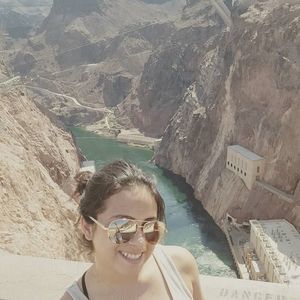 Meet your Posher, Adelaida